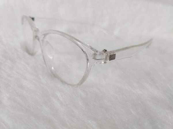 Minimalist Transparent White for Any Occasion - Image 4