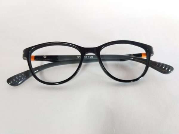 Childrens eyeglasses in black and grey – lightweight and kid-friendly frame design