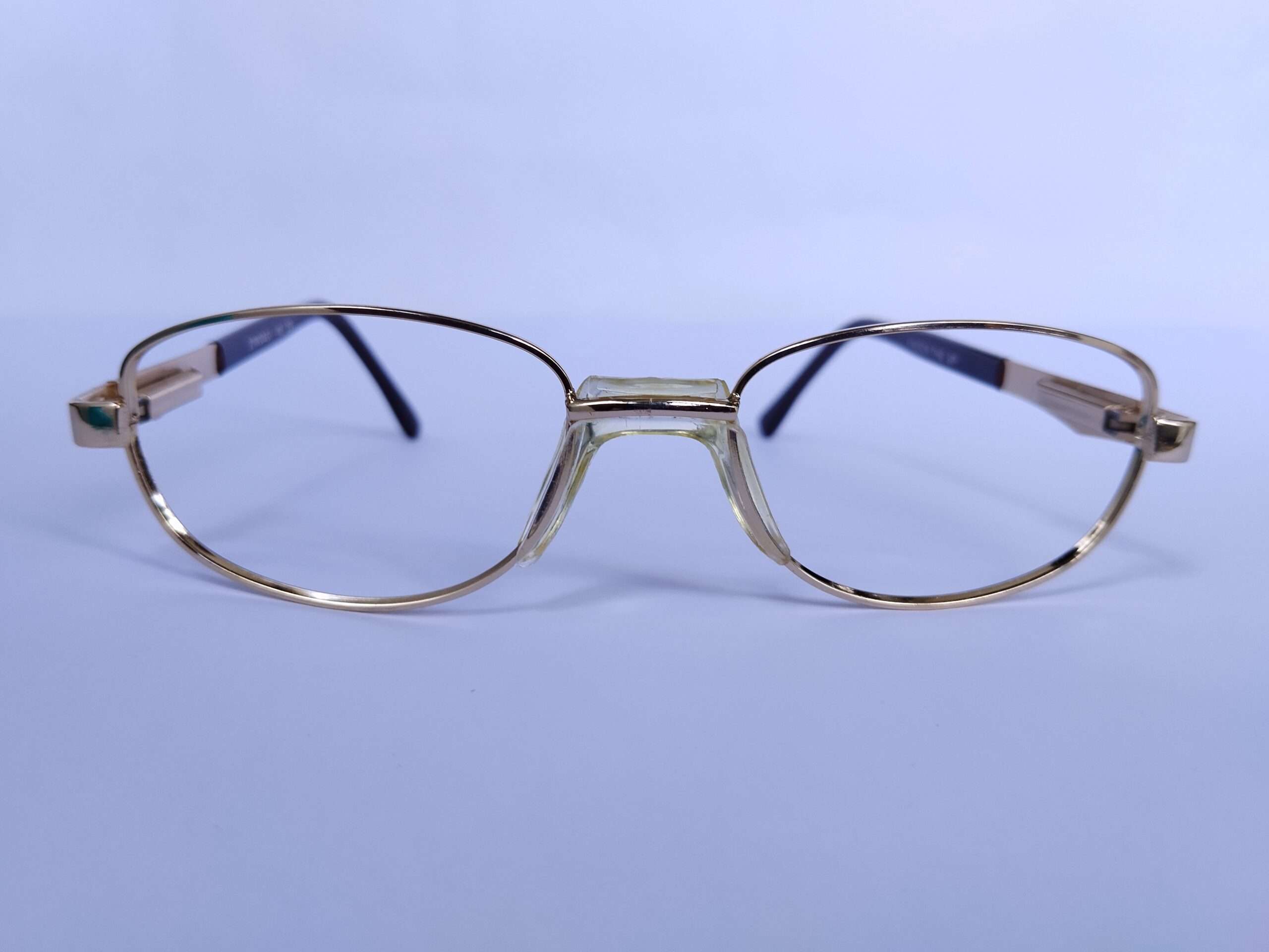 Gold black vintage metal fashionable reading glasses with classic full-frame design