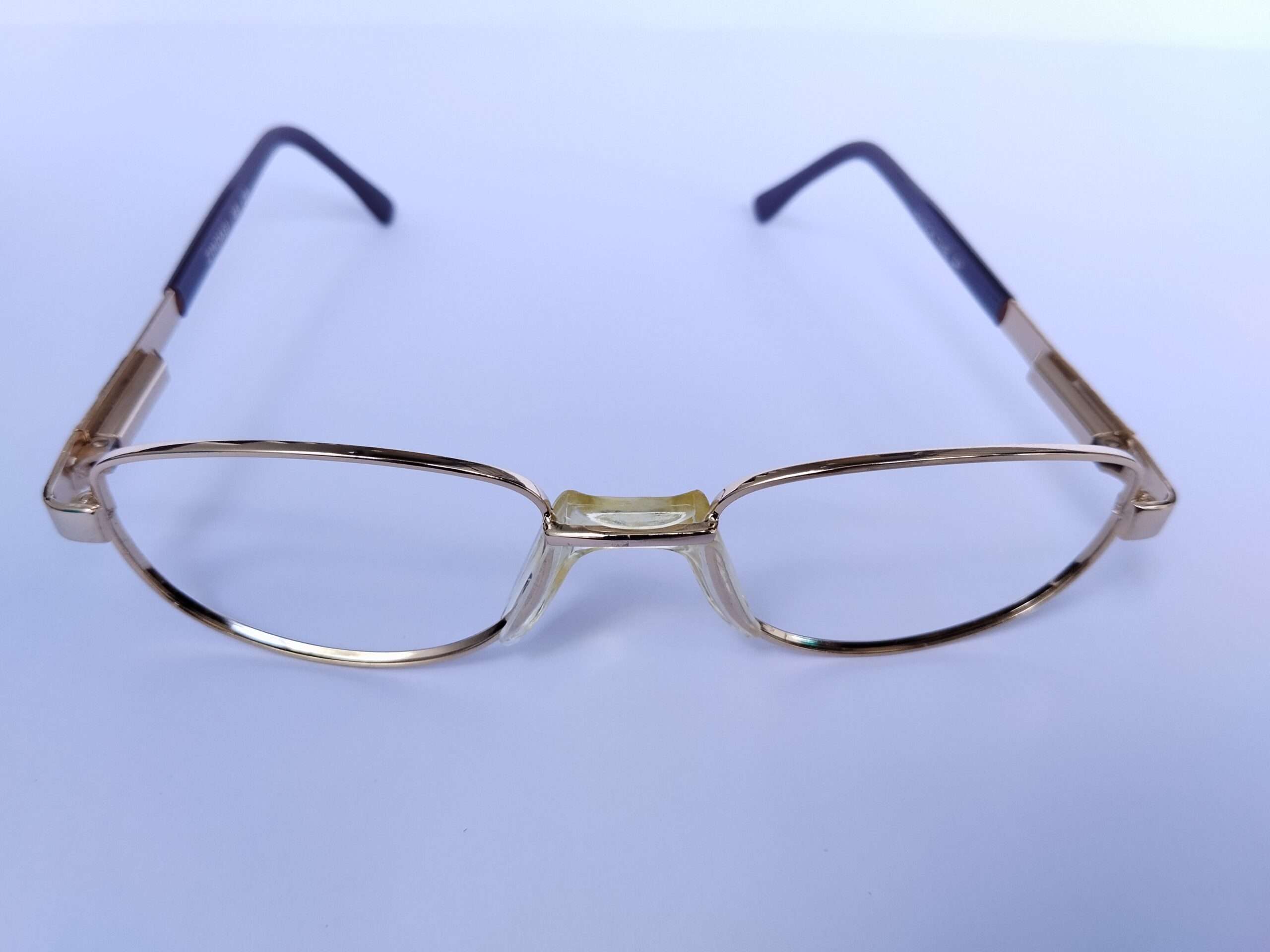 Gold black vintage metal fashionable reading glasses with classic full-frame design