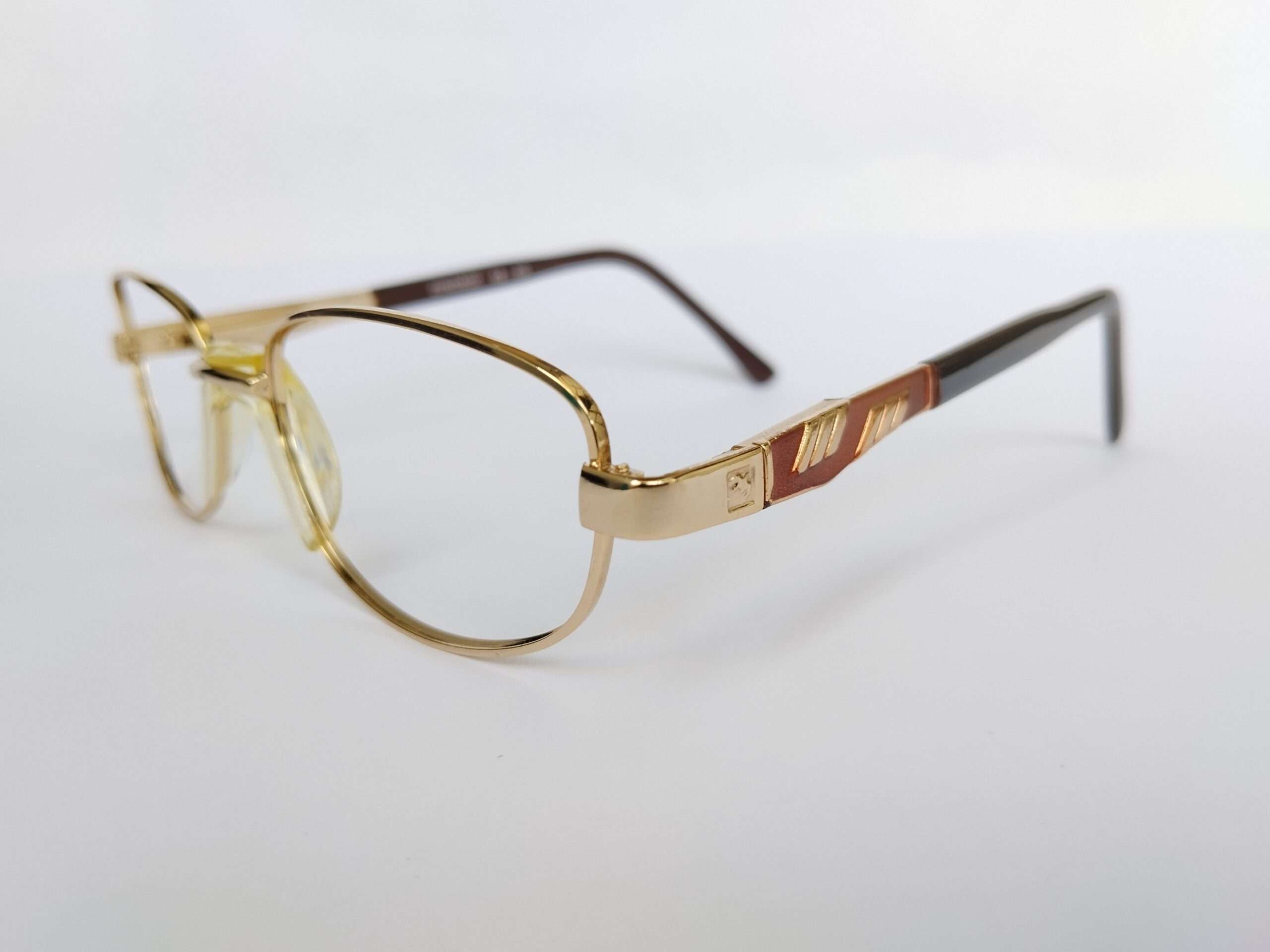 Gold black vintage metal fashionable reading glasses with classic full-frame design