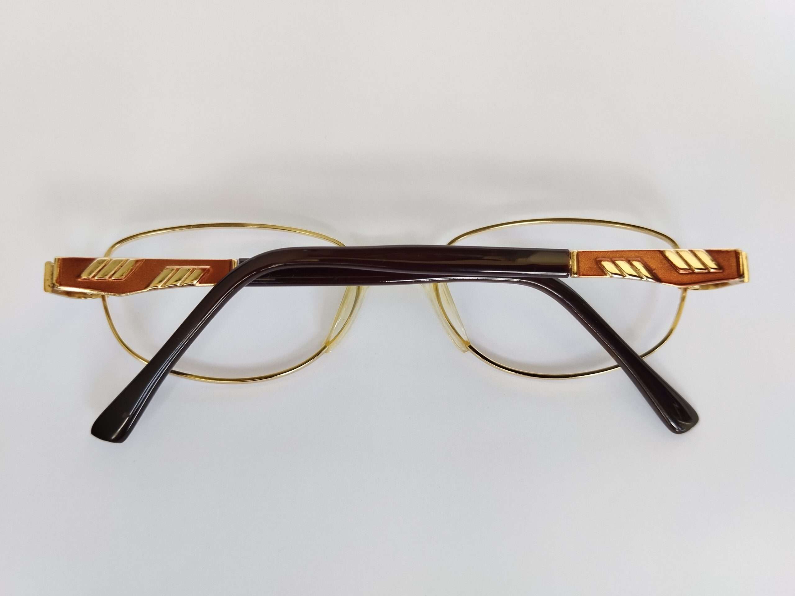 Gold black vintage metal fashionable reading glasses with classic full-frame design