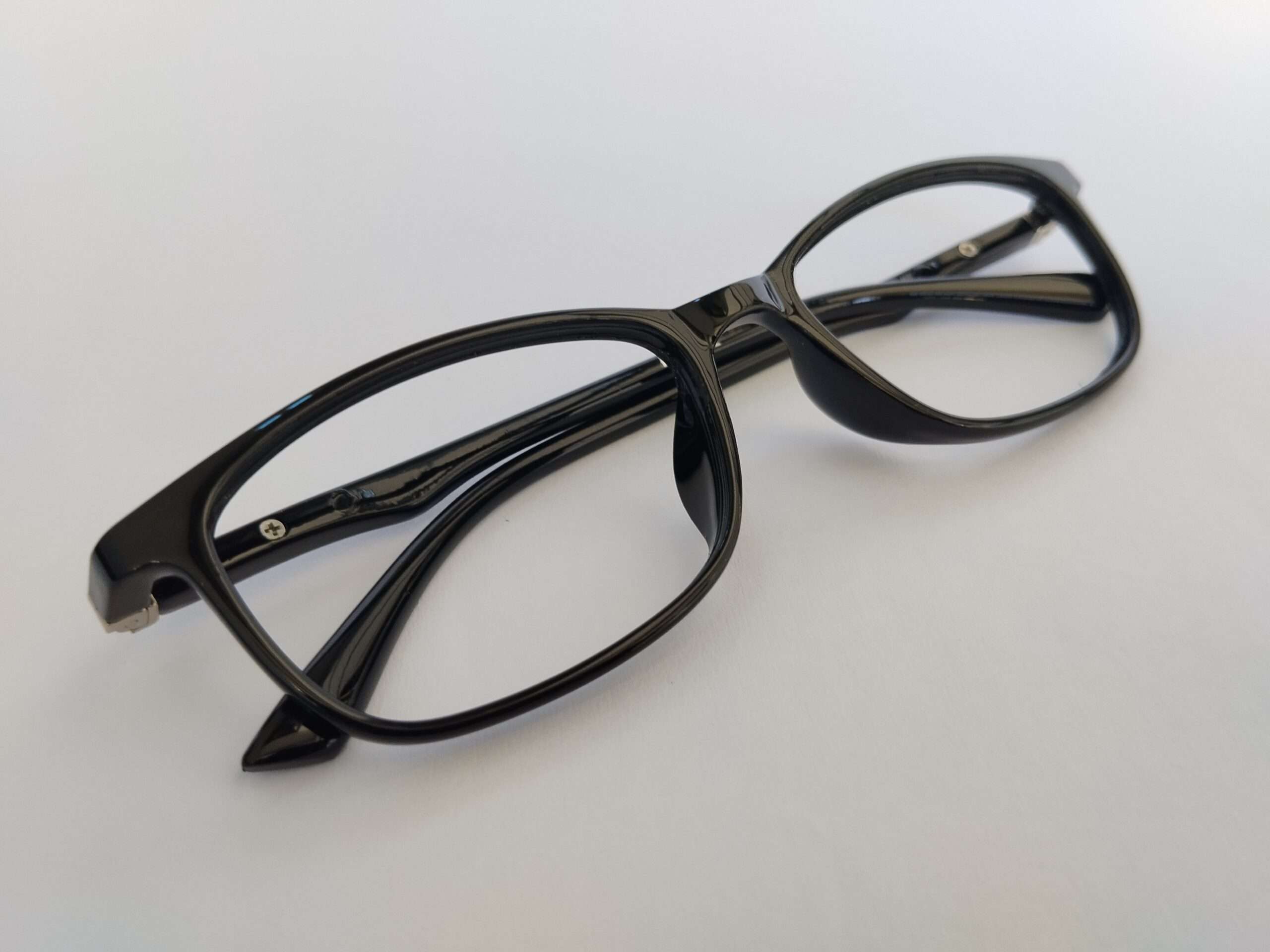 Black rectangle reading glasses with modern lightweight design and sharp edges